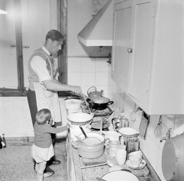 voetballer_aan_het_koken__a_footballer_cooking_a_meal-600x591-1 The Broken Leg - Part II