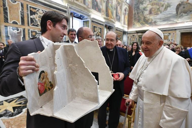 Pope Francis on Nov. 24 met with representatives, mayors and religious leaders from areas in central Italy hit by devastating earthquakes between August 2016 and January 2017.