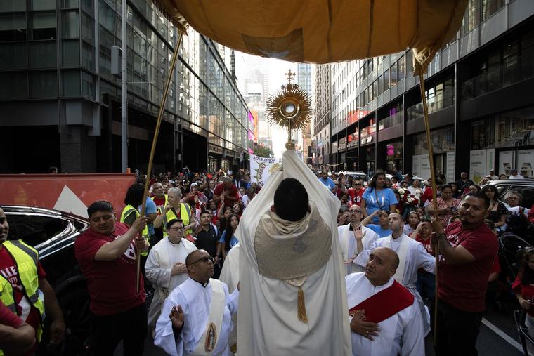 On Oct. 10, during rush hour, more than 5,000 Catholics adore Our Lord in the heart of Manhattan.