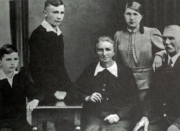 The Ratzinger family in 1938 in Hufschlag, near Traunstein. From left to right: Joseph Ratzinger, aged eleven, his brother Georg, mother Maria, sister Maria, and father Joseph (date of photograph unknown).