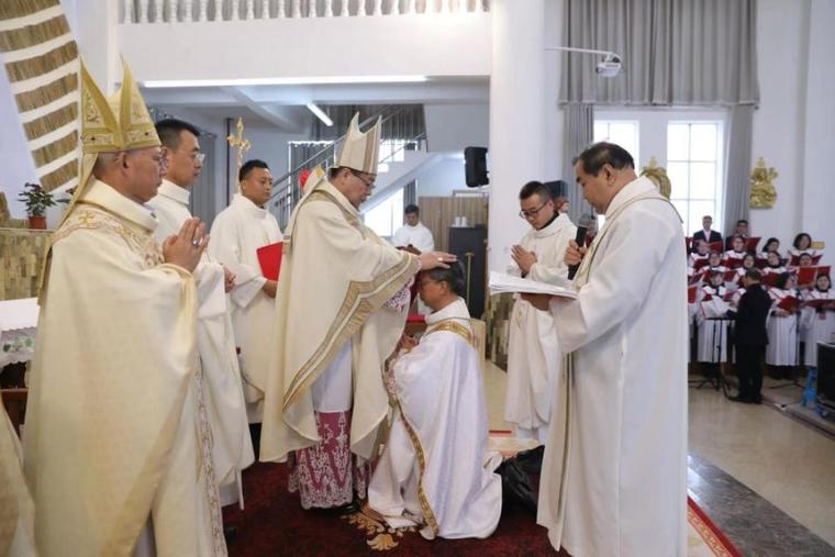 The Mass of episcopal consecration for Bishop Peter Wu Yishun was celebrated in the Church of Chengguan in the district of Jianyang in the city of Nanping Beijing Archbishop Joseph Li Shan, president of the Chinese Catholic Patriotic Association (CCPA), and vice chairman of the Chinese Catholic Bishops’ Conference.