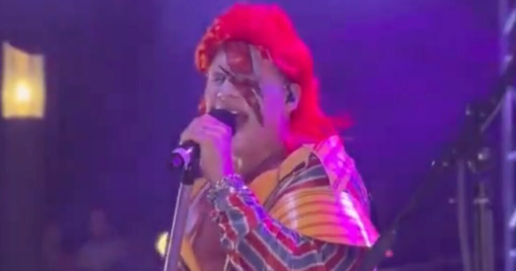 Chris Jericho Does David Bowie Cosplay, Sings ‘Tainted Love’ On Cruise