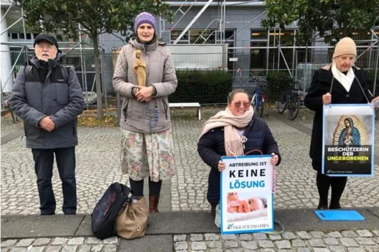 The small group of Germans peacefully praying for an end to abortion were accosted by some 20 assailants wearing hoodies who shouted in their faces, harassing them, mocking them, insulting them, provoking them and intimidating them with aggressive behavior.