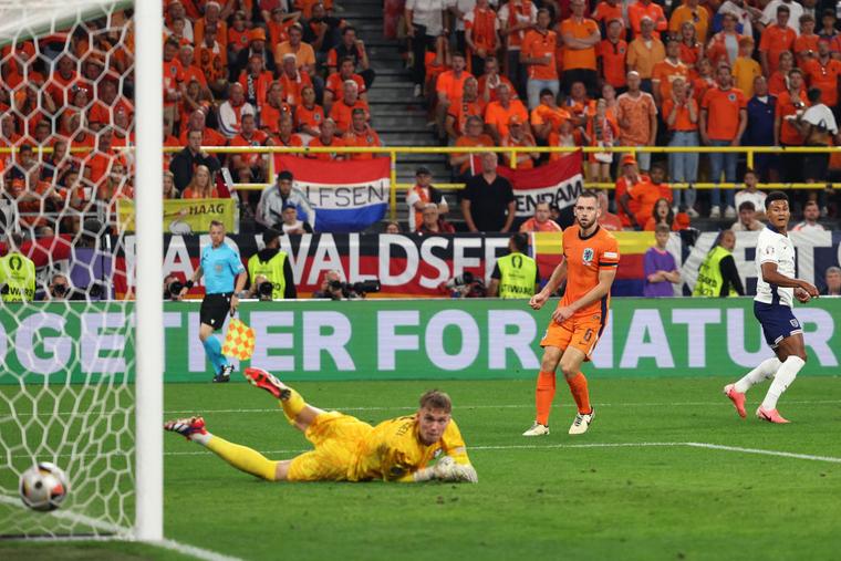 England's forward #19 Ollie Watkins (R) reacts as he scores his team's second goal past Netherlands' goalkeeper #01 Bart Verbruggen (L) during the UEFA Euro 2024 semi-final football match between the Netherlands and England at the BVB Stadion in Dortmund on July 10, 2024.