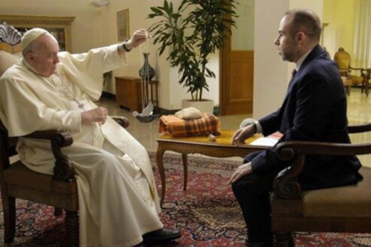 Pope Francis speaks with journalist Fabio Marchese Ragona