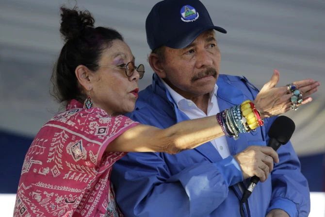 Nicaraguan Vice President Rosario Murillo (left) and her husband, Nicaraguan President Daniel Ortega