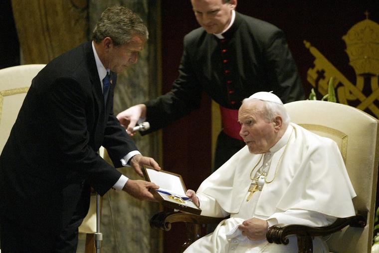 U.S. President George W. Bush (l) presents Pope John Paul II with the U.S. Presidential Medal of Freedom in the Sala Clementina, June 4, 2004, in Vatican City.