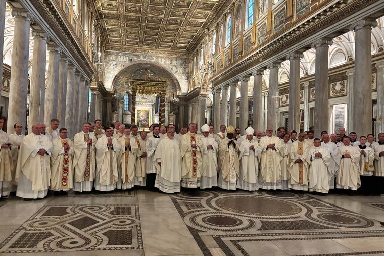 Clergy assemble for a photo during the Third International Convocation of the Confraternity of Catholic Clergy, held Jan. 13-17, in Rome.