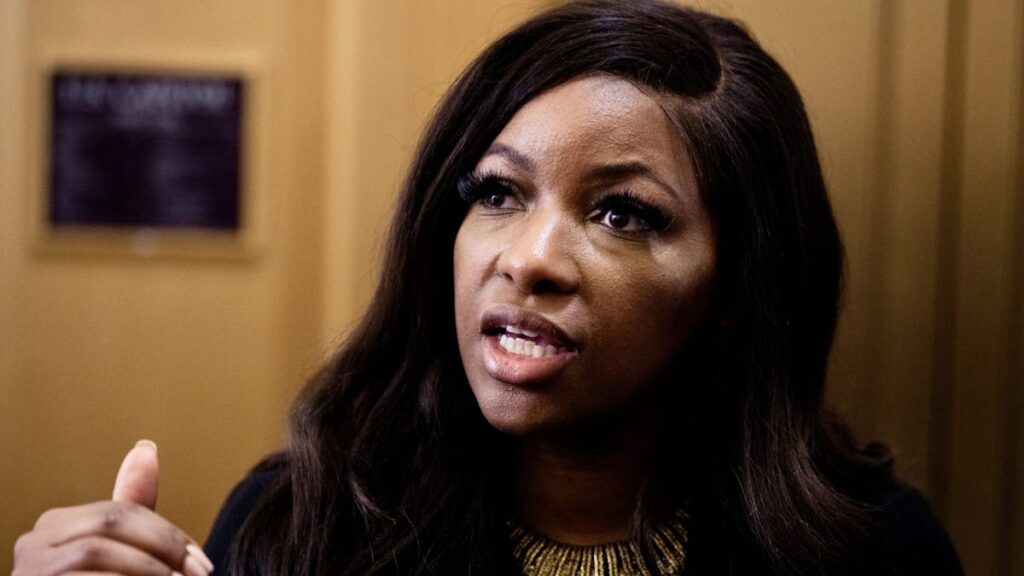 Crockett Attacks Trump For Deporting Members Of Tren De Aragua