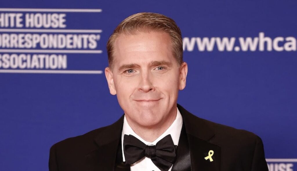 CNN Pundit Asks ‘The Office’ Star For Tips On Breaking The Fourth Wall