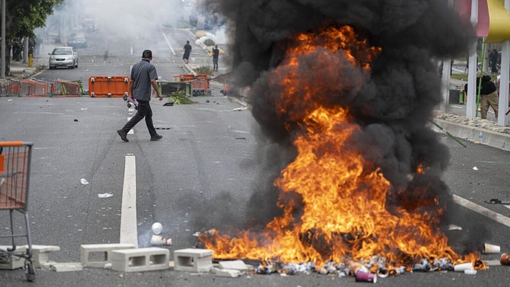 Foreign Flags And Fires Sweep LA As Riots Erupt Against Immigration Enforcement