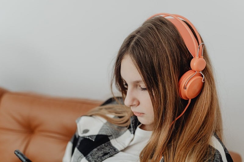 Unpacking the Trauma of Eldest Daughter Syndrome — Talkspace