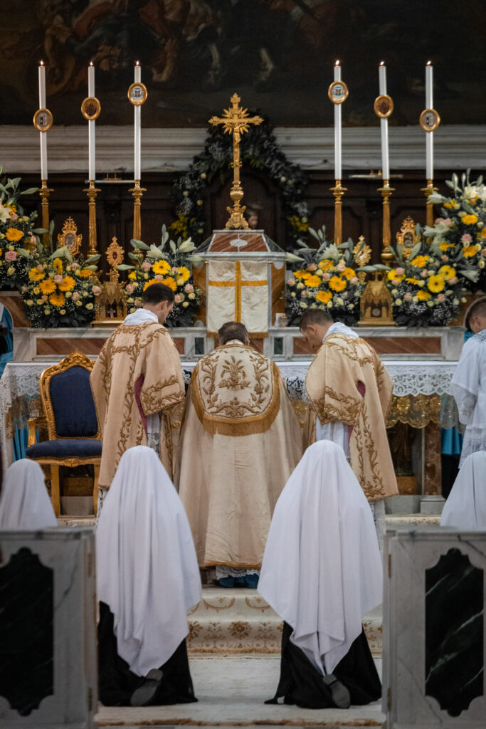 Reception of habit and profession of temporary vows of the Sisters Adorers in Naples (Credit Bénédicte Cedergren)1