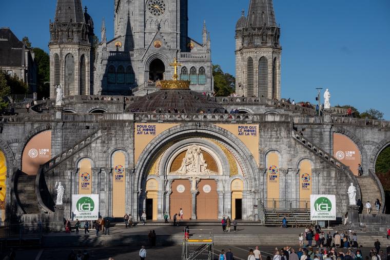 Mosaics by Marko Rupnik on the façade of the Basilica of the Rosary at the Sanctuary of Our Lady of Lourdes have been covered with banners ahead of Pope Leo XIV’s visit to France in September 2026.